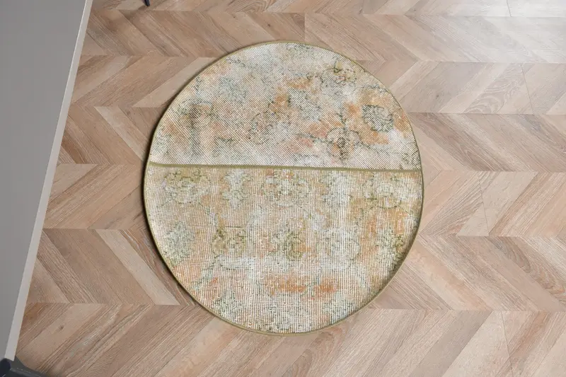 Orangefarbener Teppich mit grünen Akzenten, 2,4 x 2,9 Fuß, schickes Dekor