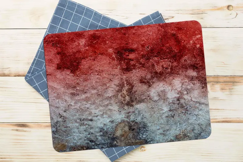 トラバーチン模様の現代的な赤いガラスまな板