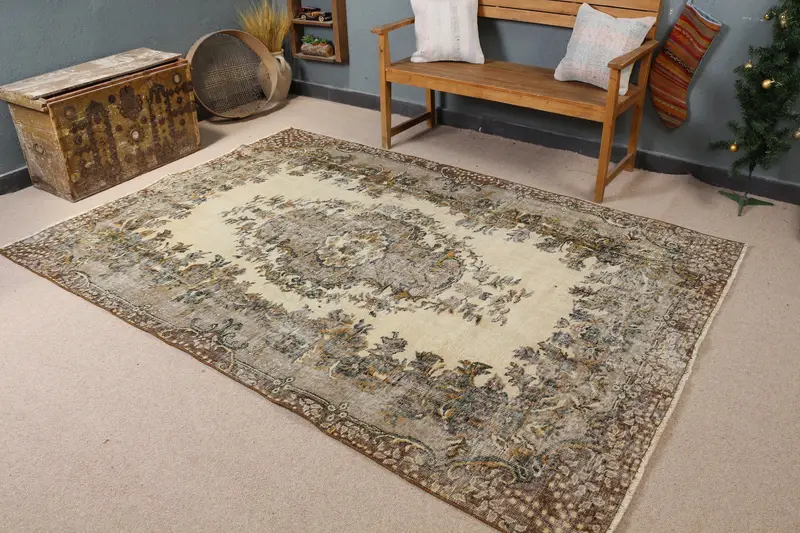 エレガントなベージュラグ、5.8x8.5フィートグレーボーダーデザイン