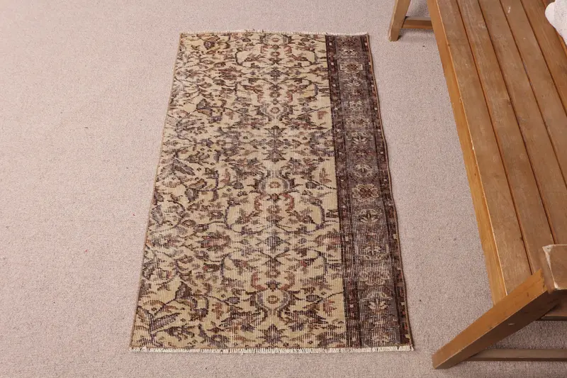 Beige Rug with Brown Accents, 2.3x3.8 ft Elegant Addition