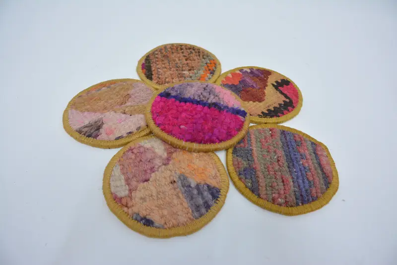 ボヘミアンラウンドコースター、ピンクとイエローのコースター、滑り止め裏地付き