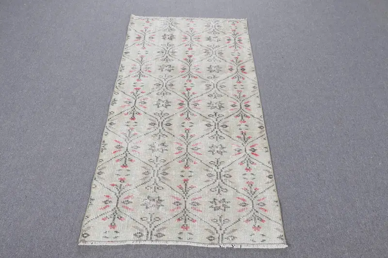 Green Patchwork Rug, 2.6x5.1 ft Elegant Decor