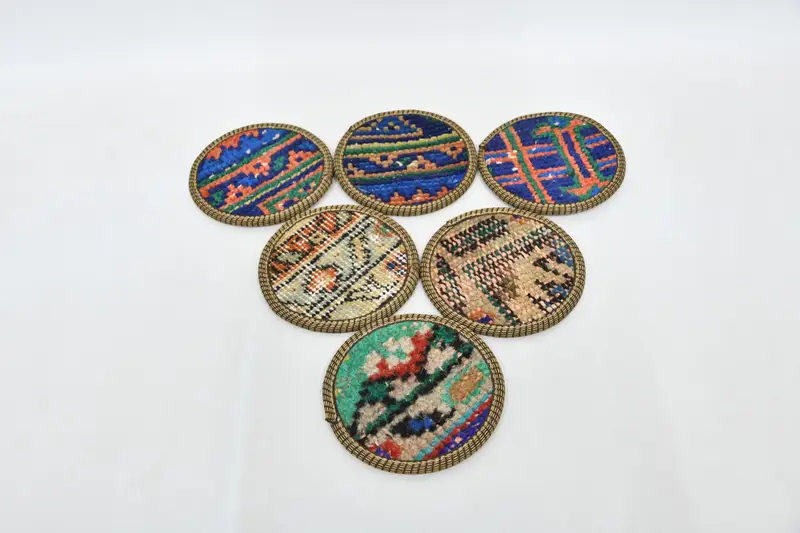 Posavasos redondos con estampado bohemio, juego de seis posavasos azules y naranjas