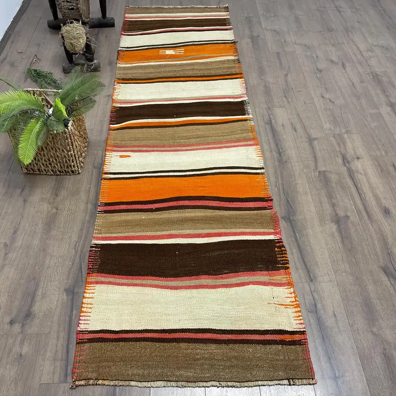 Eleganter Teppich in Beige und Orange, 2,7 x 9,7 Fuß mit Tiermotiv