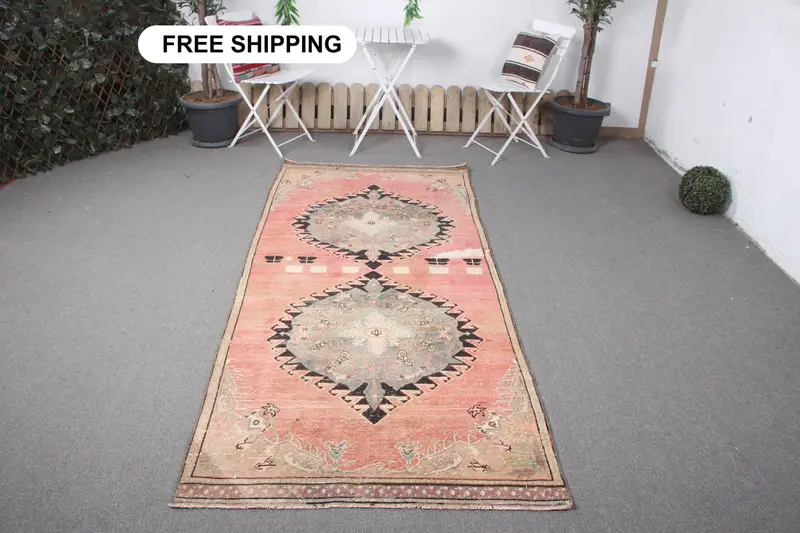 Rosa Ombré-Teppich, 3,5 x 8,3 Fuß mit grünen Akzenten