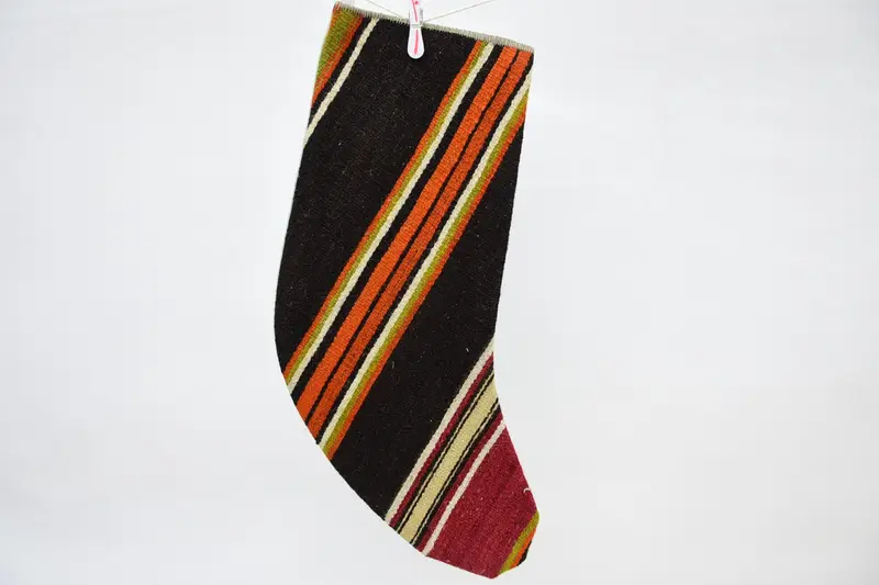 Şenlikli Turuncu ve Kırmızı Süs Çorabı, 14 İnç Dekoratif Noel Çorabı