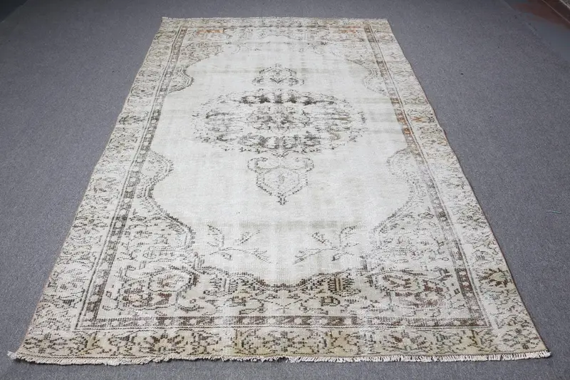 5,4 x 9,4 Fuß beige-grüner Teppich, Tarnmuster