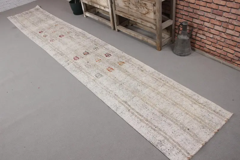 Alfombra Vintage Runner 2,1x12,7 pies (64x388 cm), alfombra turca Kilim de camuflaje blanco - 1