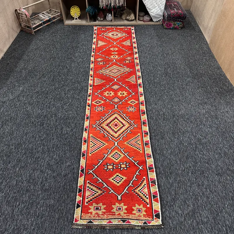 Türkischer Vintage Teppich, 2,5x12,1 ft Herki Teppich, Orange kleiner geometrischer Teppich - 1