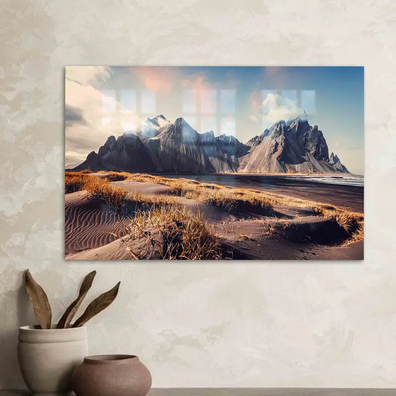 プリントガラス: アイスランドのヴェストラホルン山の風景の優雅さ