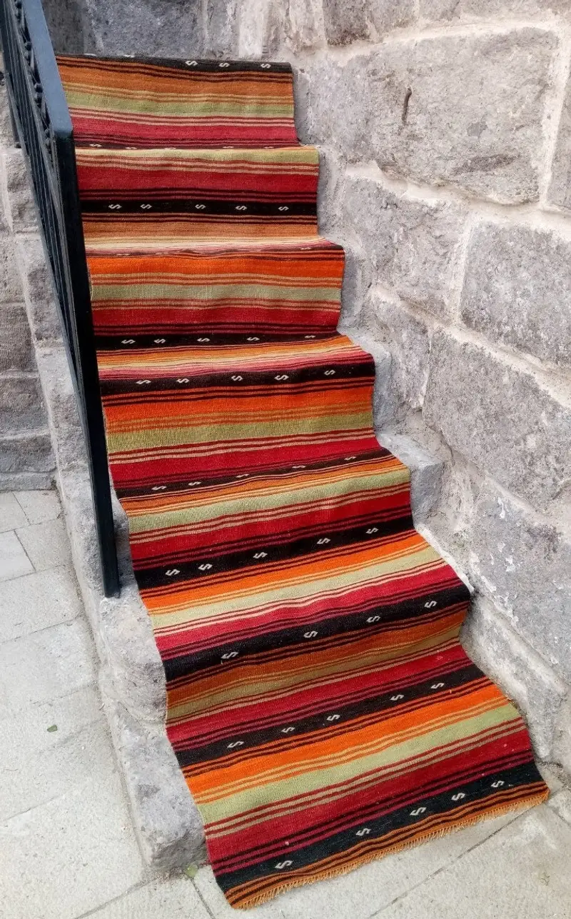 Kırmızı Oryantal Halı, 2,67x11,33 ft Zarif Kırmızı-Siyah Tasarım