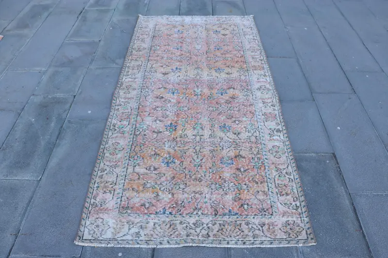 Elegant Green Rug, 3,4x6,8 ft Bordered Design