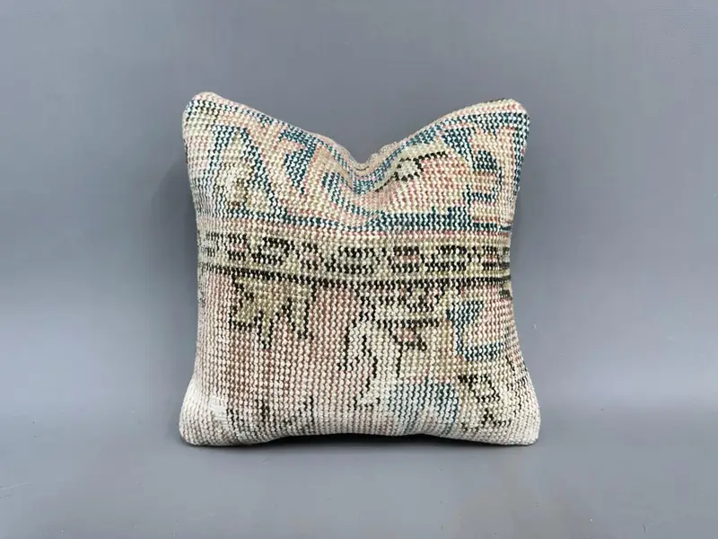 Geometrisches Kelim-Kissen in Beige und Rosa, handgefertigtes Vintage-Kissen