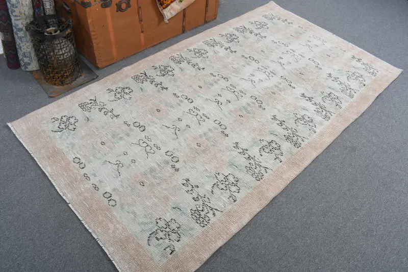 Vintage Türk Halısı, Alan 3.8x6.8 ft (117x207 cm) Halı, Beyaz Çiçekli Yün Halı - 1