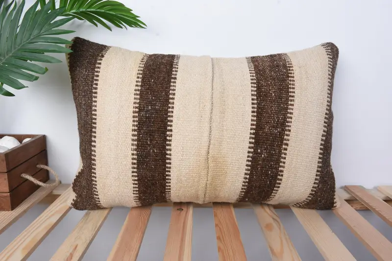 Handgewebtes gestreiftes Leinenkissen, Vintage besticktes Kissen