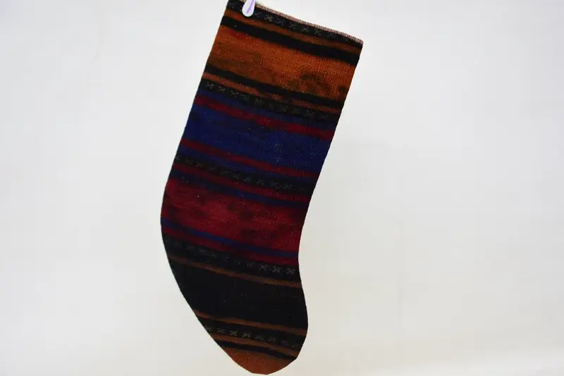 Medias de adornos navideños azules y rojos, decoración festiva navideña