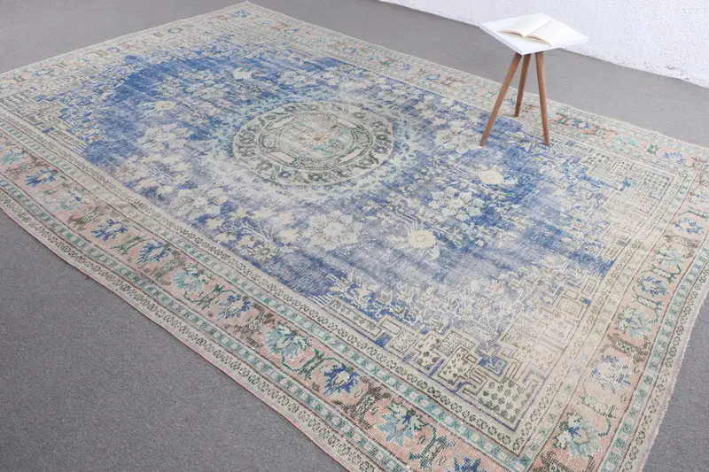 ハンドメイド ブルー & ベージュ アニマル プリント ラグ、0.7x11.2 フィート