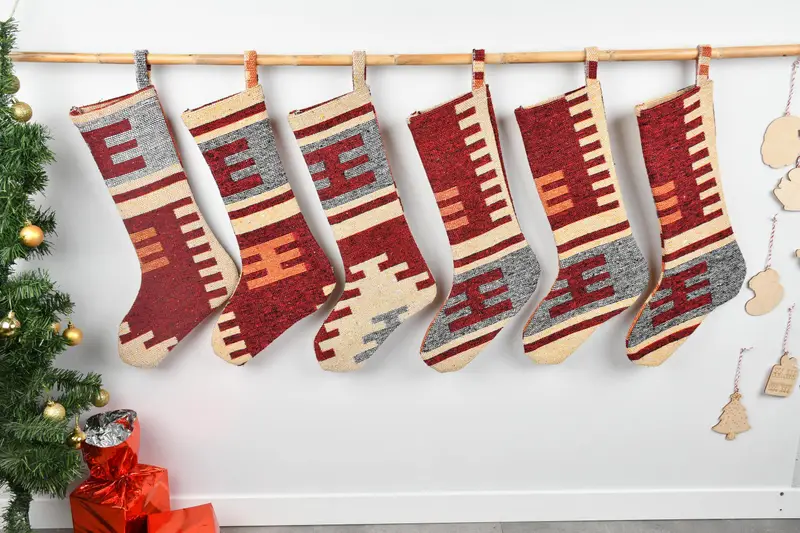 Patrón de adornos navideños festivos, calcetín navideño de 8 pulgadas de ancho