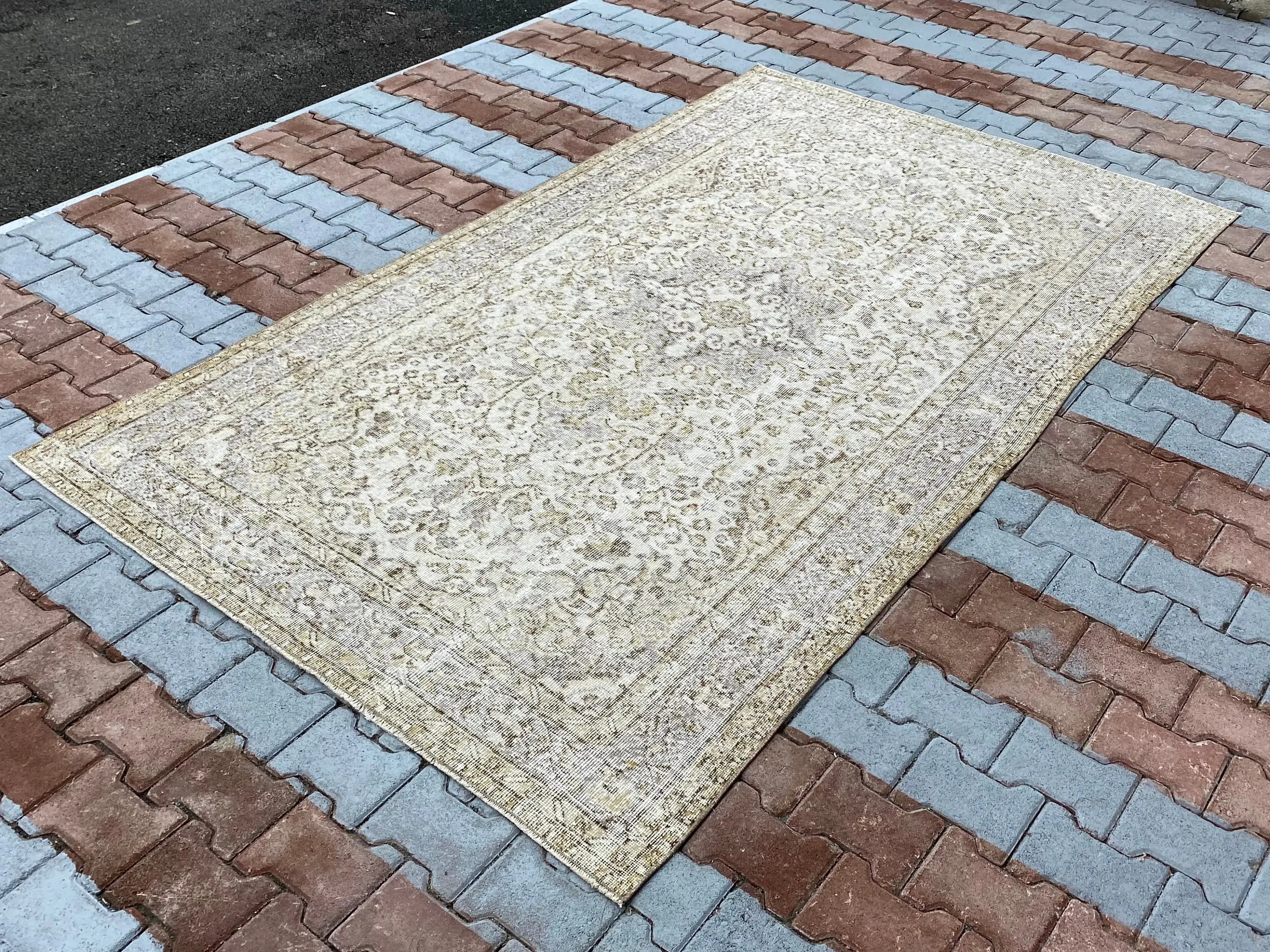 5.3x9 ft Türk Büyük Halı, Kahverengi Beyaz Vintage Çiçekli Yün Halı - 1