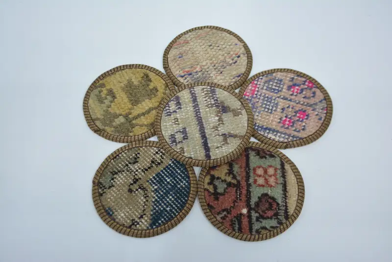 Posavasos redondo bohemio beige y amarillo, posavasos étnicos únicos