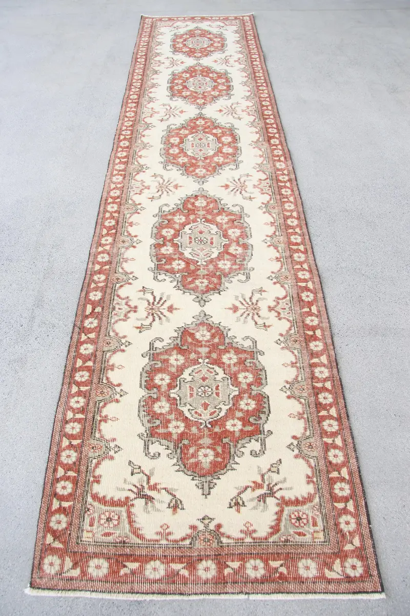 Elegant Beige Rug, 2,7x11,8 ft with Red Accents