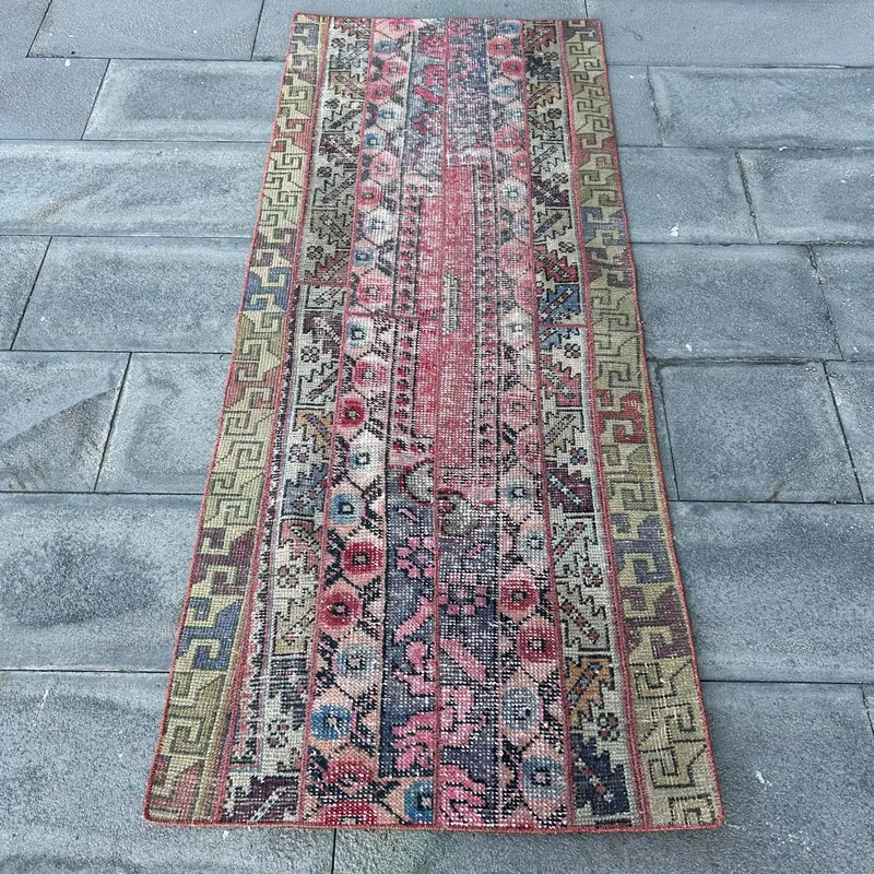 Kırmızı İkat Desenli Pembe Halı, 2,5x6,2 ft