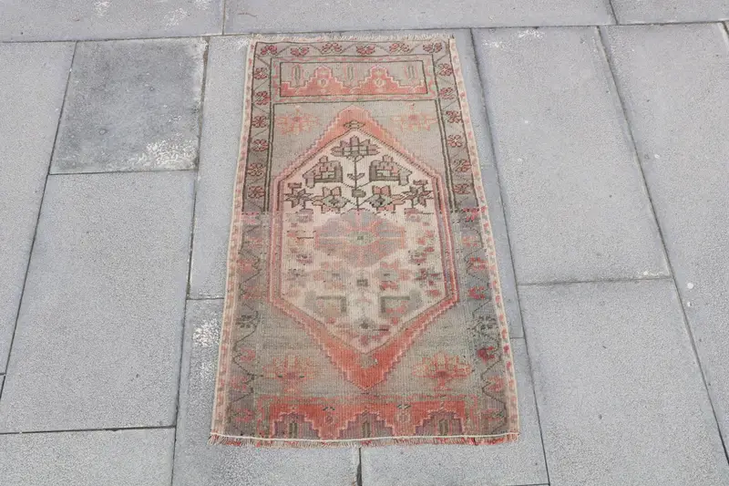 トルコ ヴィンテージ ラグ 1.7x3 フィート (51x90 cm)、Oushak レッド ウール ラグ - 1