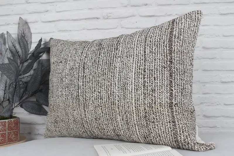 Vintage Kilim Throw Pillow, Pillow for Couch, Oriental Cushion, Ikat Pillow, Cushion Case, 20x28 White Cushion Cover, Ethnical Kilim Rug Pillow - 4