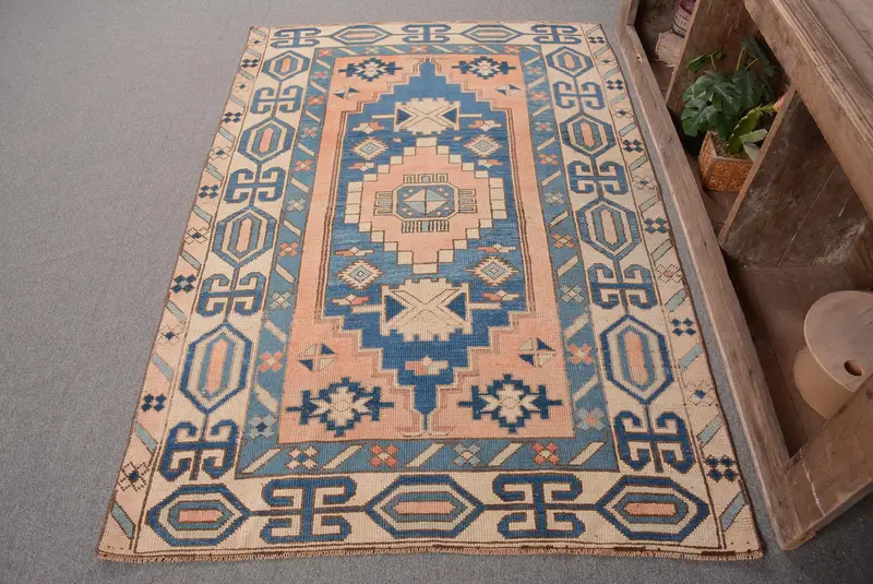 ブルー&ベージュのストライプラグ、4x6フィートのシックな幾何学デザイン