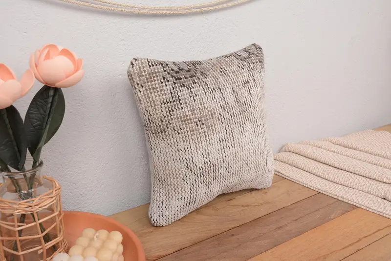 Beige besticktes Wurfkissen, geometrisches Vintage-Kissen mit Reißverschluss