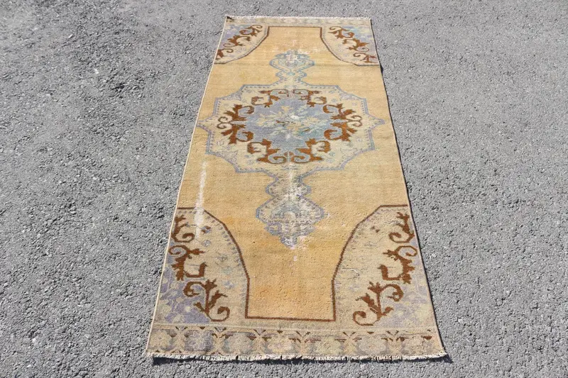 Vintage Türk Halısı, 2.7x6.4 ft Oushak Halısı, Kahverengi Vurgulu Fas Halısı - 1