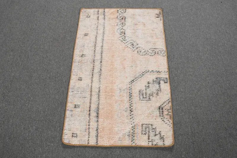 1.8x2.9 ft Rug, Turkish Vintage Rug, White Oushak Wool Rug - 1