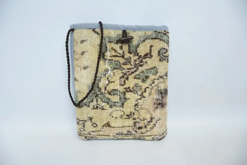 ヴィンテージモチーフのウールショルダーバッグ、キリムバッグ