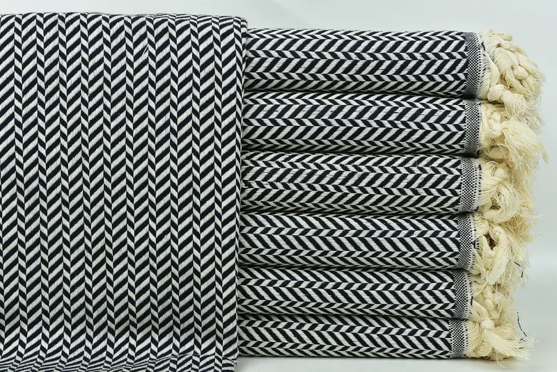 Fringed Turkish towel for poolside, Bride Gift, 70x40 Cotton Chevron Towel, Bachelorette Party Decorations, Bridesmaid Gifts, Sand-resistant towel - 1
