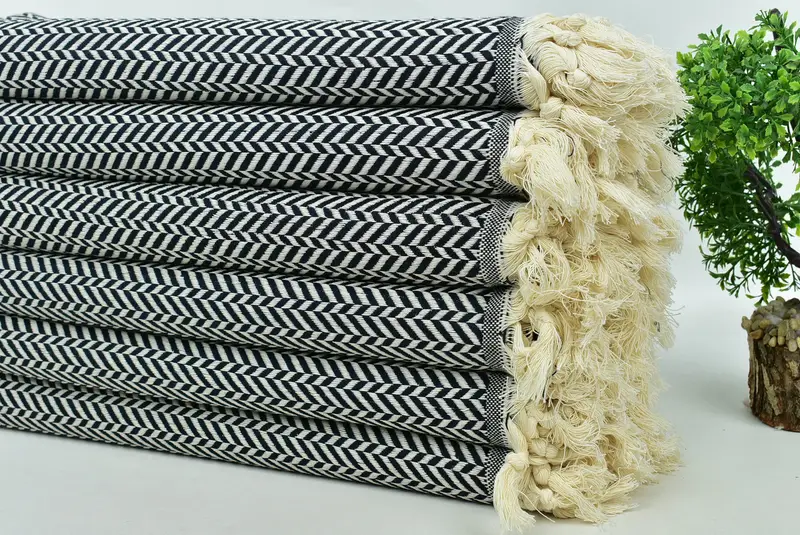 Fringed Turkish towel for poolside, Bride Gift, 70x40 Cotton Chevron Towel, Bachelorette Party Decorations, Bridesmaid Gifts, Sand-resistant towel - 3