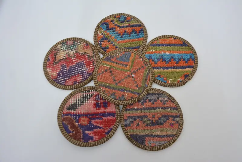 Posavasos redondo bohemio naranja y bronce, elegante posavasos bohemio