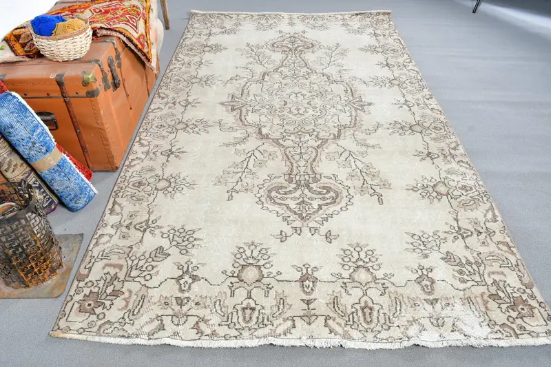 Türk Oushak Büyük Halı 5.4x9.2 ft (166x281 cm), Vintage Beyaz Çizgili Yün Halı - 1