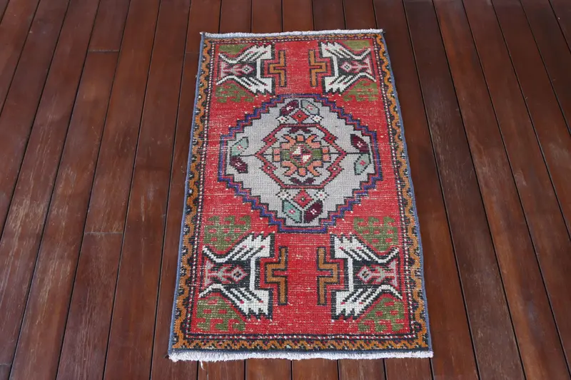 Vintage Küçük Halı, 1.7x3.2 ft Türk Halısı, Kırmızı Oushak Yün Halı - 1
