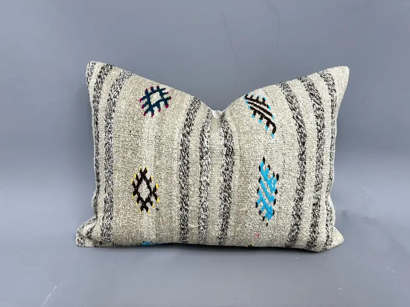 Handgefertigtes grünes Kelim-Wurfkissen, geometrisches Vintage-Kissen