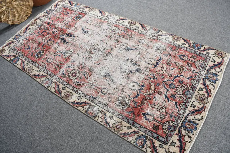 Türkischer Vintage-Teppich, 103 x 183 cm, roter Oushak-Wollteppich - 1