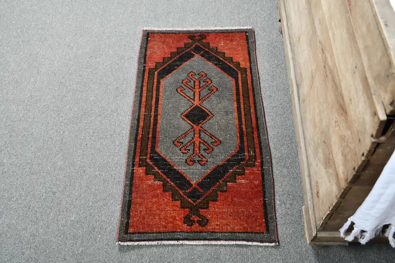 Alfombra a cuadros rojos, 1,6x3,1 pies con detalles en gris