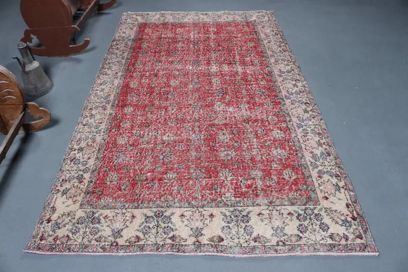 トルコヴィンテージ Oushak ラグ 5x8.5 フィート (153x260 cm)、レッドウールラグ - 1