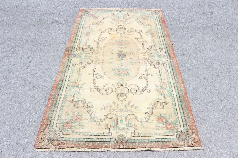 Türkischer Vintage-Oushak-Teppich, 120 x 209 cm, brauner Patchwork-Wollteppich - 1