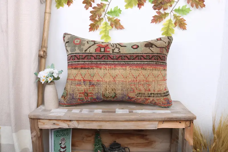 Besticktes Patchwork-Wurfkissen in Beige und Bronze, handgefertigtes rechteckiges Kissen