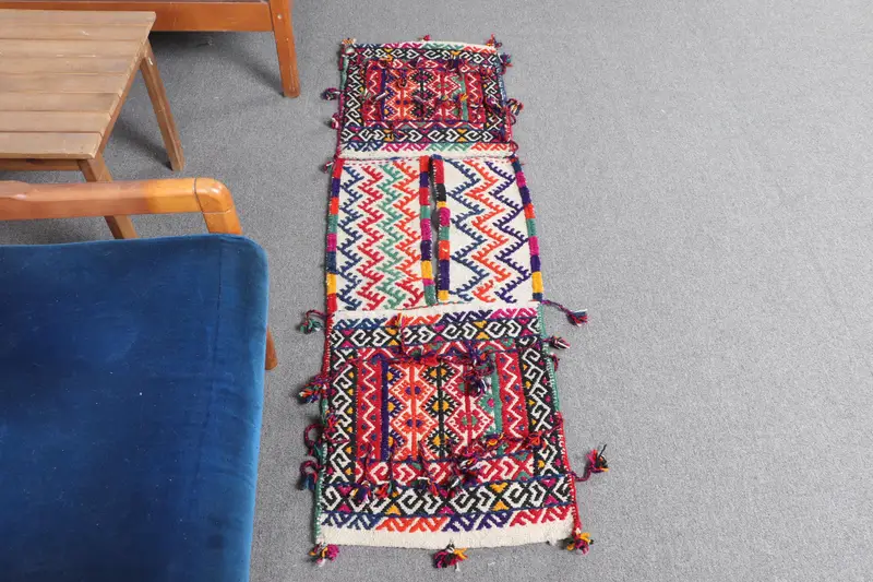 Vintage 1.5x5.1 ft Halı, Runner Türk Halısı, Kırmızı Yeşil Çiçekli Halı - 1