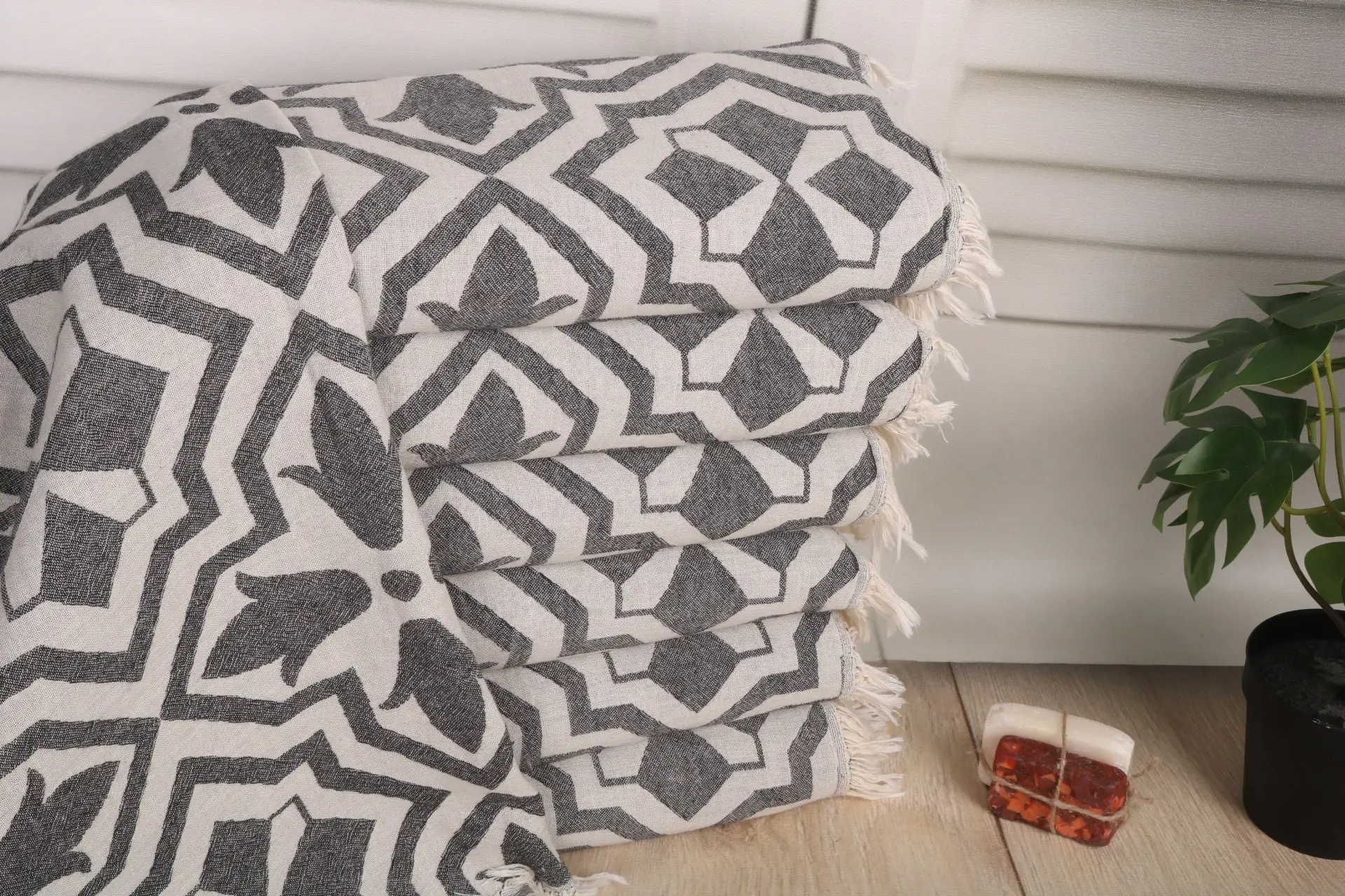 Tulip Patterned Hand Towel, Black Cotton, 24x40 Inches - 1