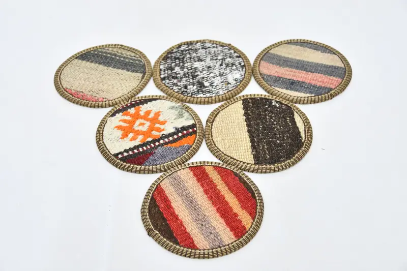 Zarif Beyaz ve Kırmızı Bardak Altlıkları, Birinci Sınıf Dokuma Masa Pedleri