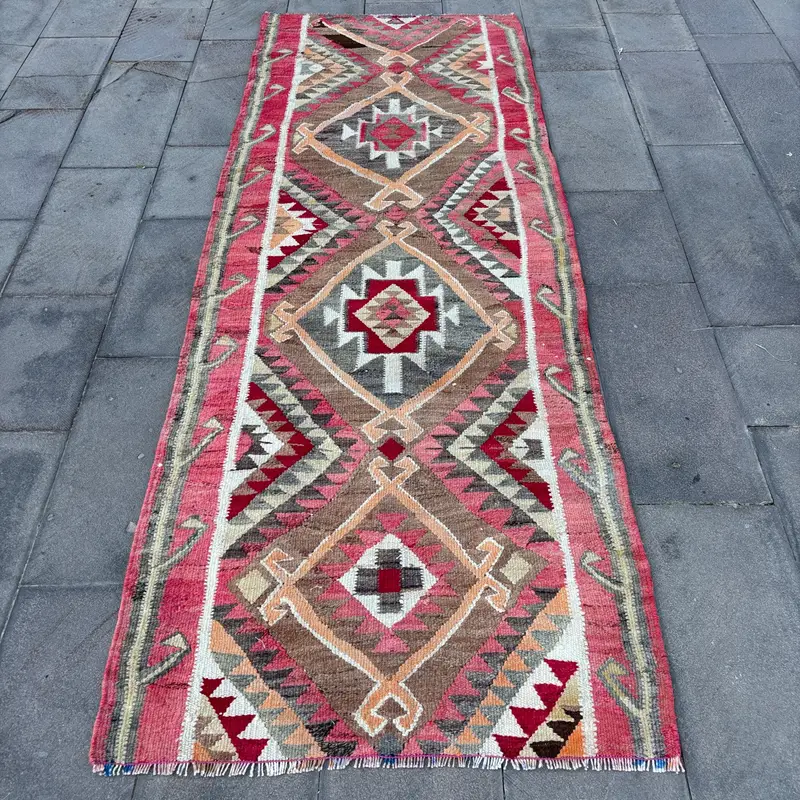 ピンク&ブラウンの幾何学模様のラグ、3.3x9フィートのシックな装飾