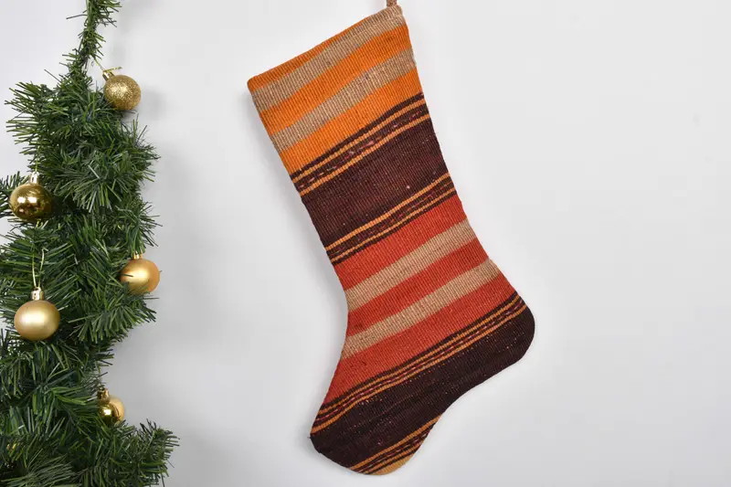 Şenlikli Noel Süsleri Deseni, 7 İnç Geniş Tatil Çorabı