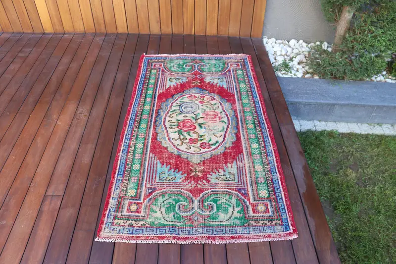 Türkischer Oushak-Teppich 2,8x4,9 ft (86x150 cm), Vintage-Teppich mit rotem Blumenmuster - 1